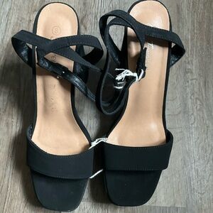 Forever Black Velvet Size 8 Heels